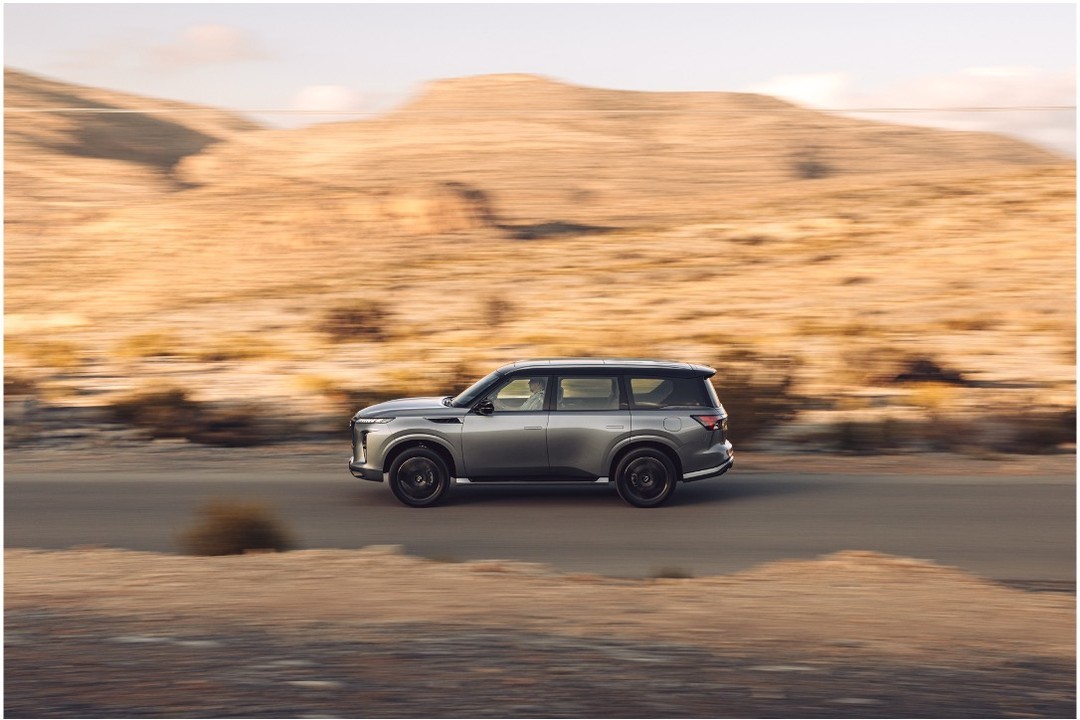 تصميم سيارة إنفينيتي QX80 2025